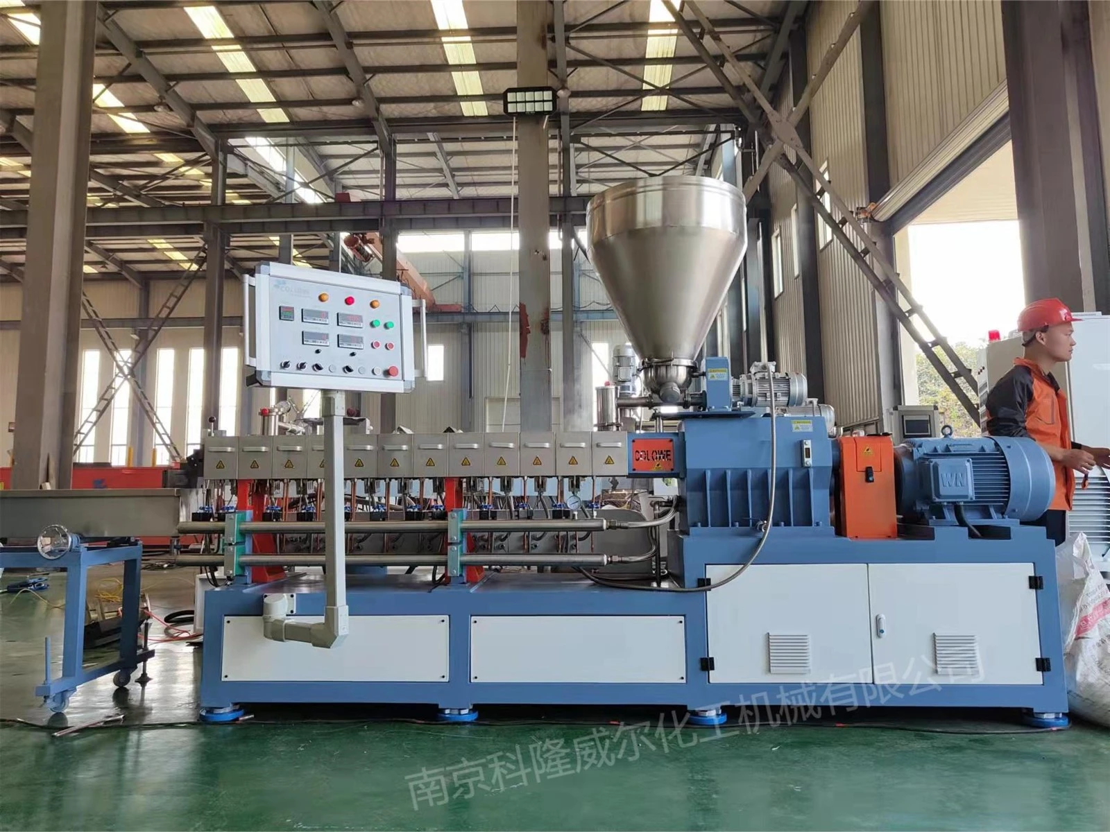 co rotating twin screw extruder co rotating twin screw extruder